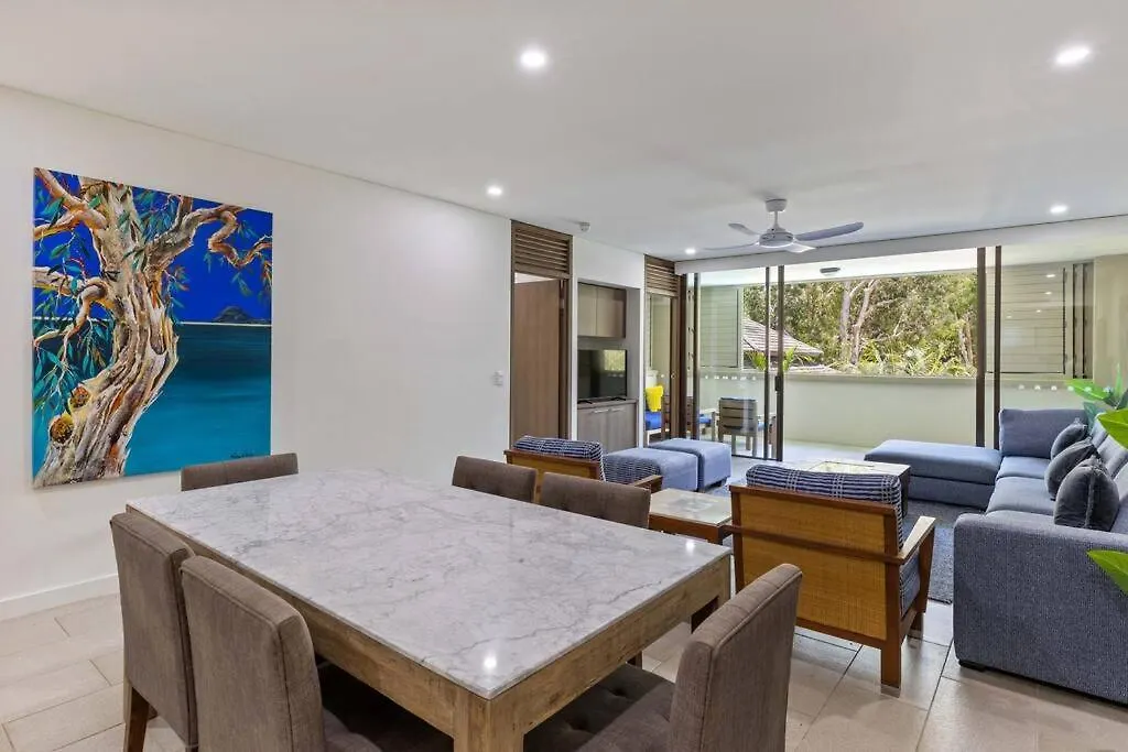 Bellflower At Temple - Family Beachside Paradise Palm Cove Australia